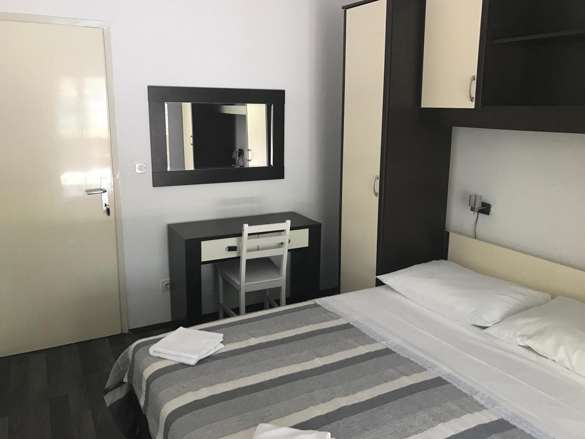 Apartments Vala Grebaštica Стая снимка
